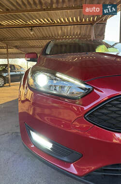 Хэтчбек Ford Focus 2015 в 