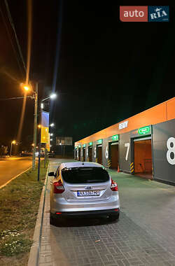 Хетчбек Ford Focus 2012 в 
