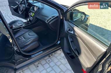 Седан Ford Focus 2015 в 
