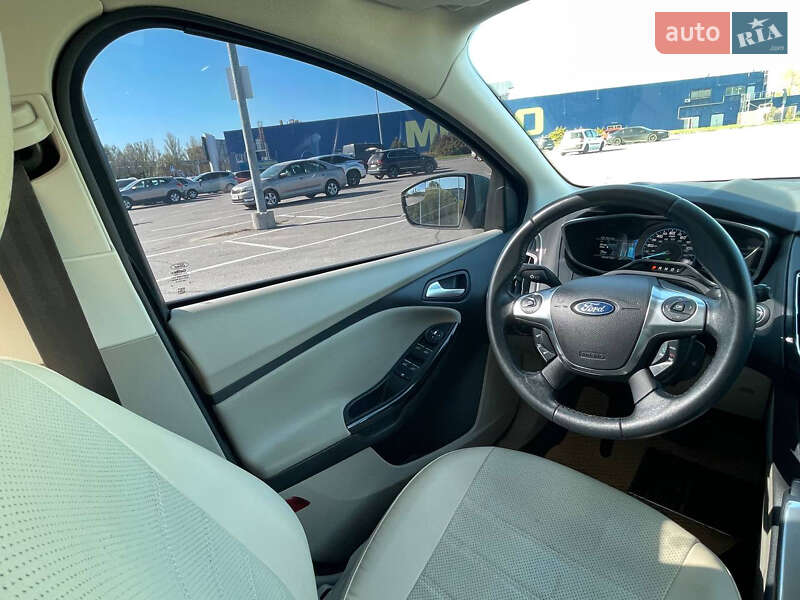 Хэтчбек Ford Focus 2012 в Днепре