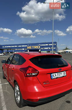 Хэтчбек Ford Focus 2015 в 