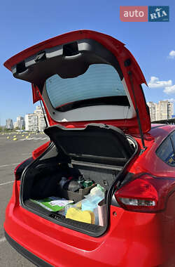 Хэтчбек Ford Focus 2015 в 