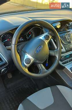 Хэтчбек Ford Focus 2013 в 