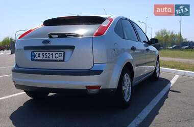 Хэтчбек Ford Focus 2005 в 