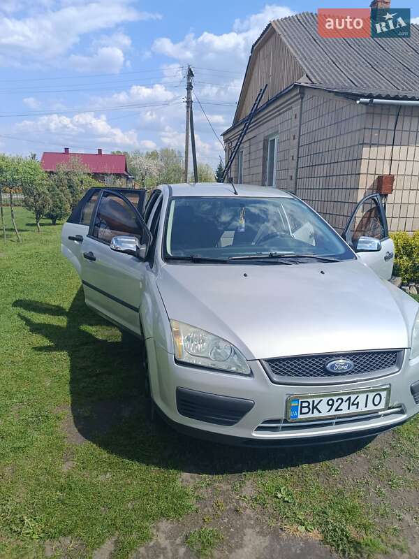 Седан Ford Focus 2005 в 