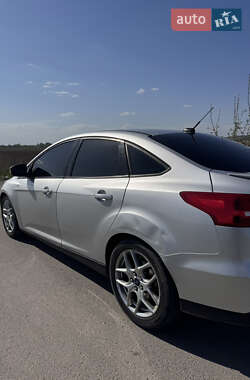 Седан Ford Focus 2015 в 