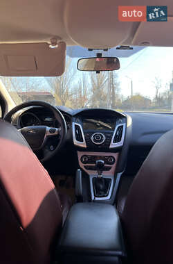 Хэтчбек Ford Focus 2013 в 