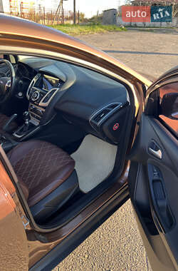 Хэтчбек Ford Focus 2013 в 