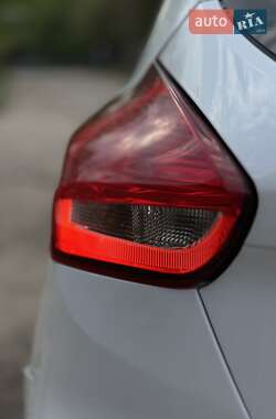 Хетчбек Ford Focus 2015 в 
