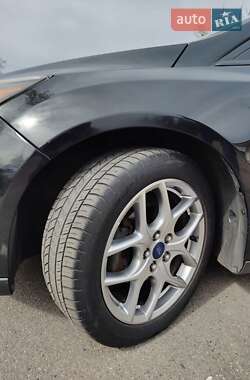 Седан Ford Focus 2015 в 