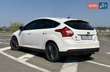 Хэтчбек Ford Focus 2012 в 
