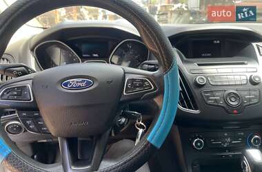 Седан Ford Focus 2015 в 