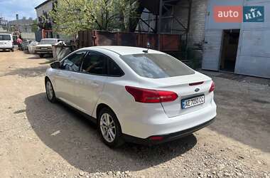Седан Ford Focus 2015 в 