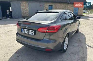 Седан Ford Focus 2015 в 