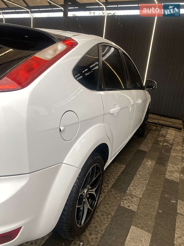 Хэтчбек Ford Focus 2010 в Ужгороде