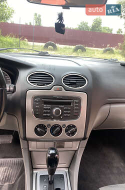 Хэтчбек Ford Focus 2010 в 