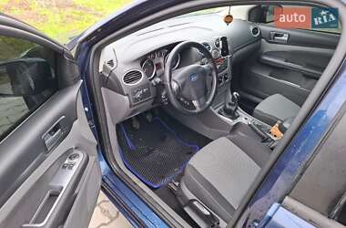 Хэтчбек Ford Focus 2011 в 