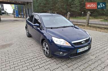 Хэтчбек Ford Focus 2011 в 