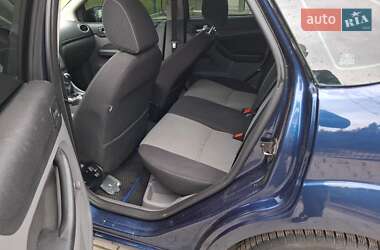 Хэтчбек Ford Focus 2011 в 