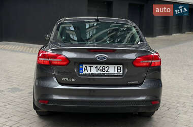 Седан Ford Focus 2015 в 