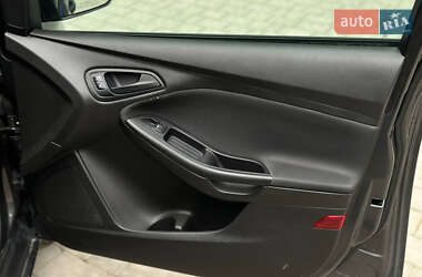 Седан Ford Focus 2015 в 