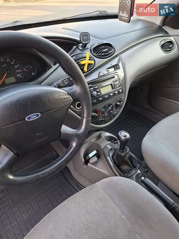 Седан Ford Focus 2000 в Обухове
