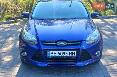 Хэтчбек Ford Focus 2012 в 