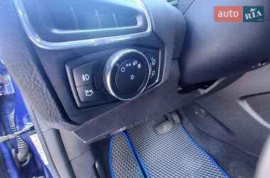 Хэтчбек Ford Focus 2012 в 