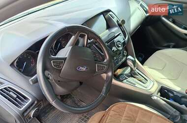 Хэтчбек Ford Focus 2015 в 