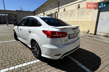 Седан Ford Focus 2015 в 