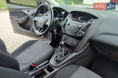 Хэтчбек Ford Focus 2015 в 