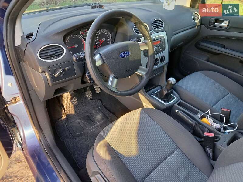 Хэтчбек Ford Focus 2007 в Болехове