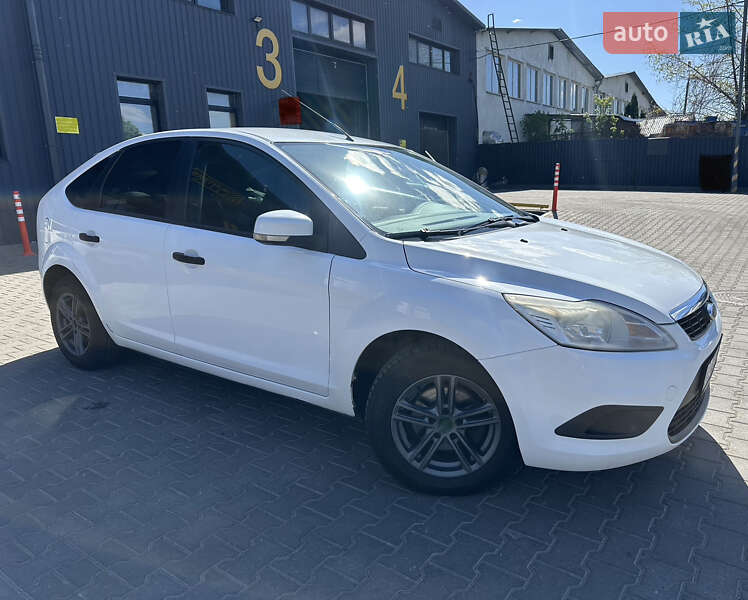Хетчбек Ford Focus 2011 в 