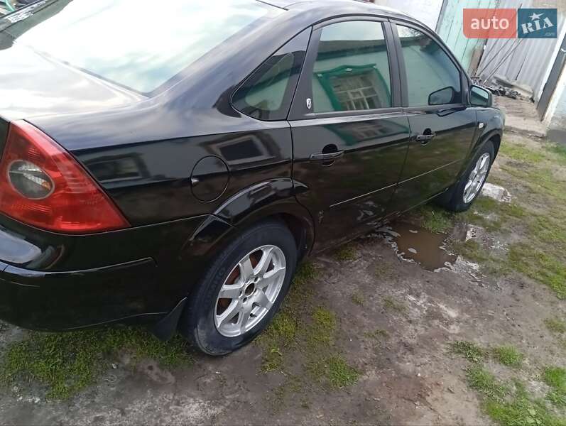 Седан Ford Focus 2006 в Краснограде