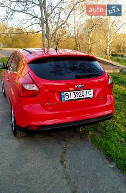 Хэтчбек Ford Focus 2013 в 