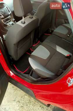 Хэтчбек Ford Focus 2013 в 