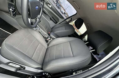 Хэтчбек Ford Focus 2010 в 