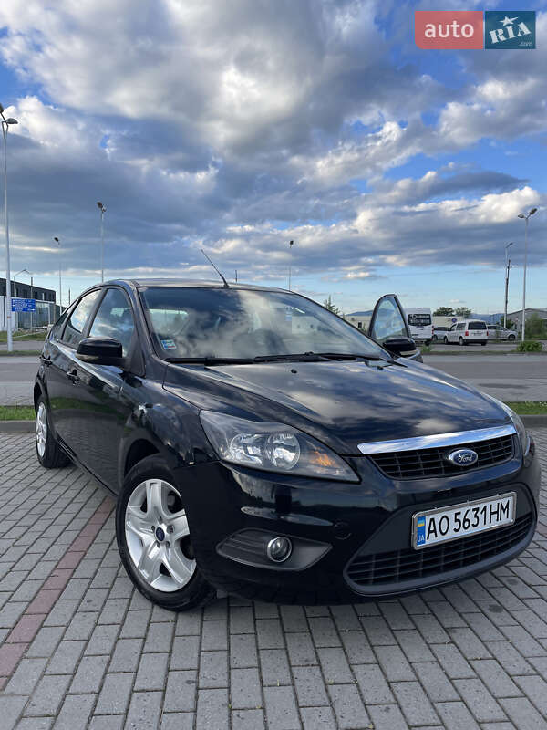 Хетчбек Ford Focus 2010 в 