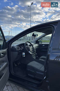 Хетчбек Ford Focus 2010 в 