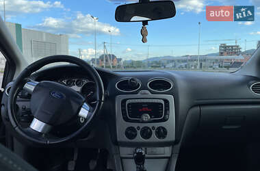 Хетчбек Ford Focus 2010 в 