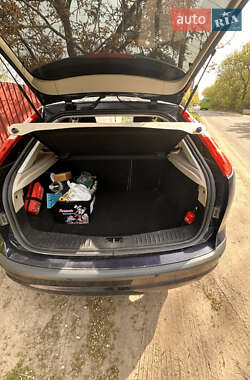 Хэтчбек Ford Focus 2004 в 