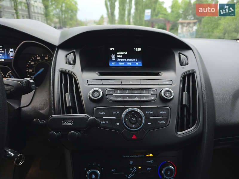 Хэтчбек Ford Focus 2015 в Киеве