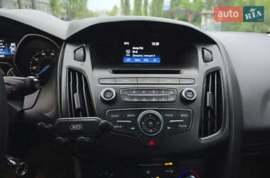 Хэтчбек Ford Focus 2015 в 