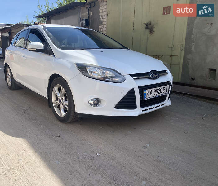 Хетчбек Ford Focus 2011 в 