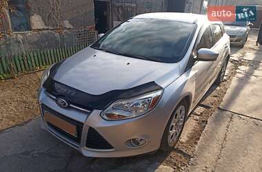 Хэтчбек Ford Focus 2012 в 