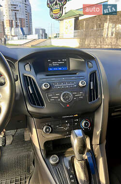 Седан Ford Focus 2015 в 
