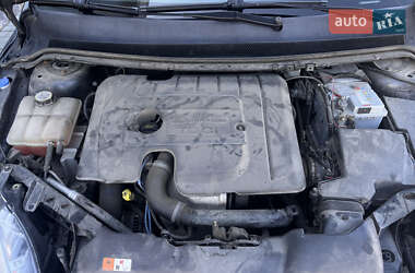 Хэтчбек Ford Focus 2011 в 
