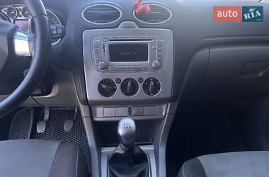 Хэтчбек Ford Focus 2011 в 