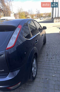 Хэтчбек Ford Focus 2011 в 
