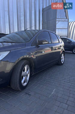 Хэтчбек Ford Focus 2011 в 